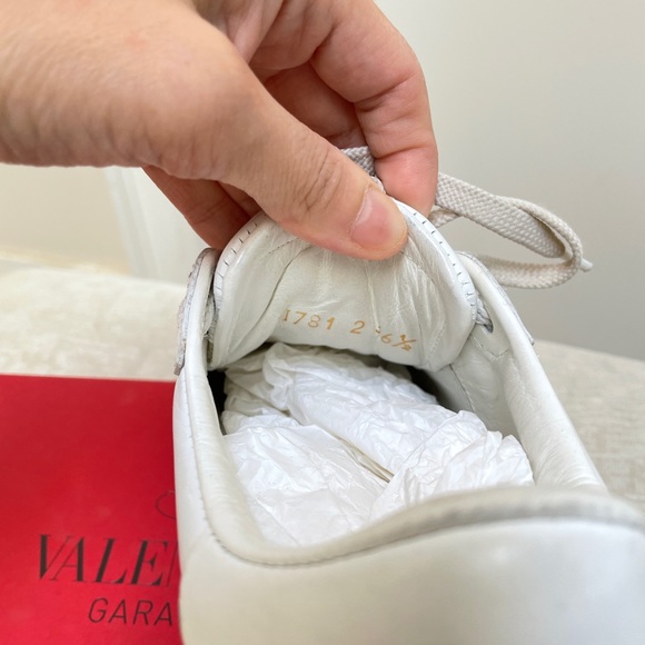 Valentino Sneakers - Picture 2 of 4